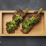 215. Oksekød Med Forårsløg Og Sort Peber sauce